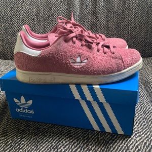 Men’s Size 6/Women’s Size 7.5 Pink Adidas Sneaker